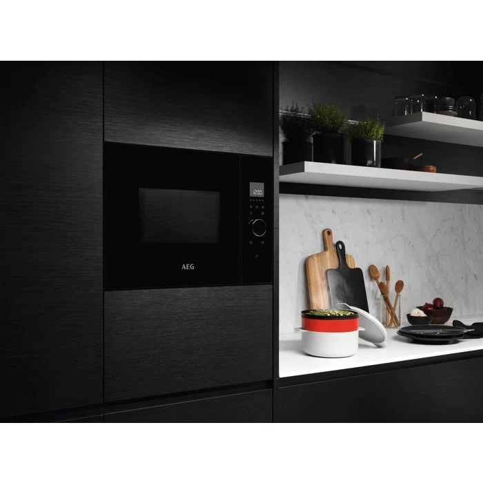 AEG MBE2658SEB 60cm Series 8000 Built In Microwave 900W 26L Black - Image 5