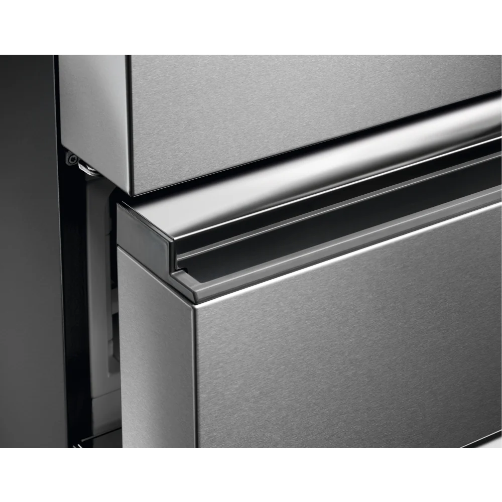 AEG RMB954E9VX Series 9000 Freestanding Plumbed-In American Fridge Freezer Stainless Steel - Image 5