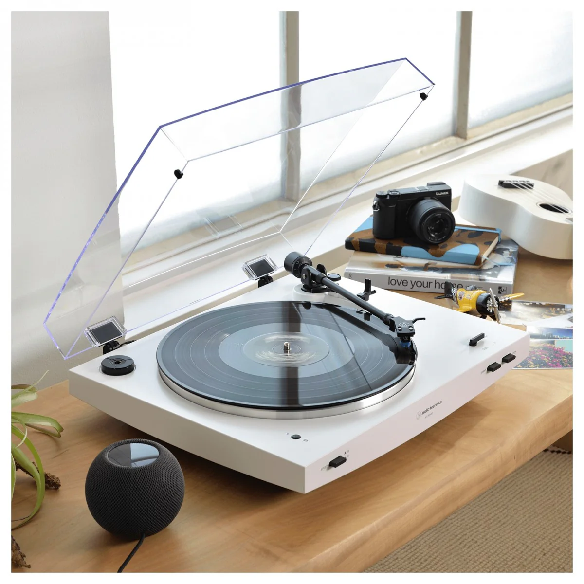 Audio Technica ATLP3XBT Fully Automatic Belt-Drive BLUETOOTH Turntable in White - Image 4