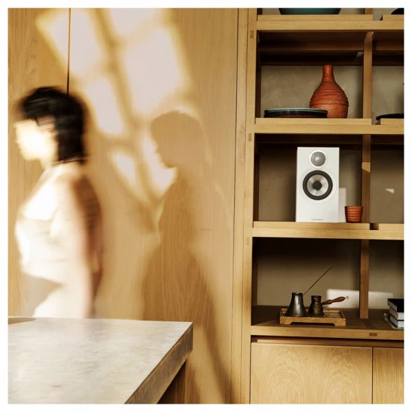 Bowers & Wilkins 607 S3 Bookshelf Speakers White with FS-600 S3 Silver Stands - Image 11