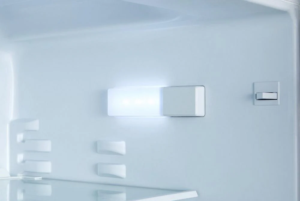 Hisense RUL178D4AWE 59.5cm Integrated Undercounter Larder Fridge White - Image 5