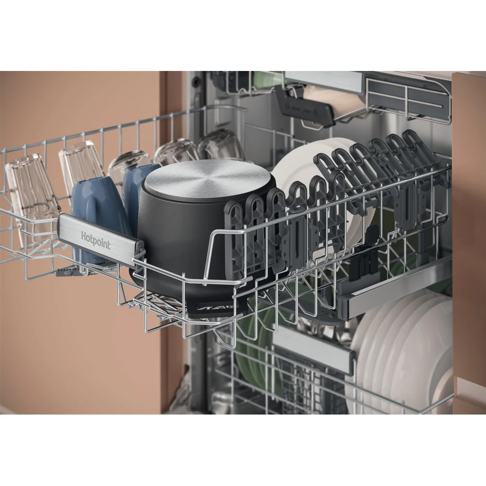 Hotpoint H8IHP42L Integrated Dishwasher With 14 Place Settings Black - Image 6
