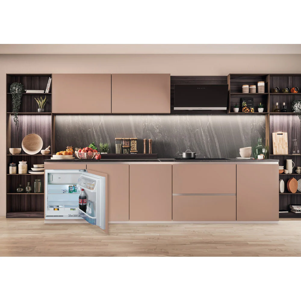 Hotpoint HBUF011 Integrated Low Frost Undercounter Fridge - Image 2