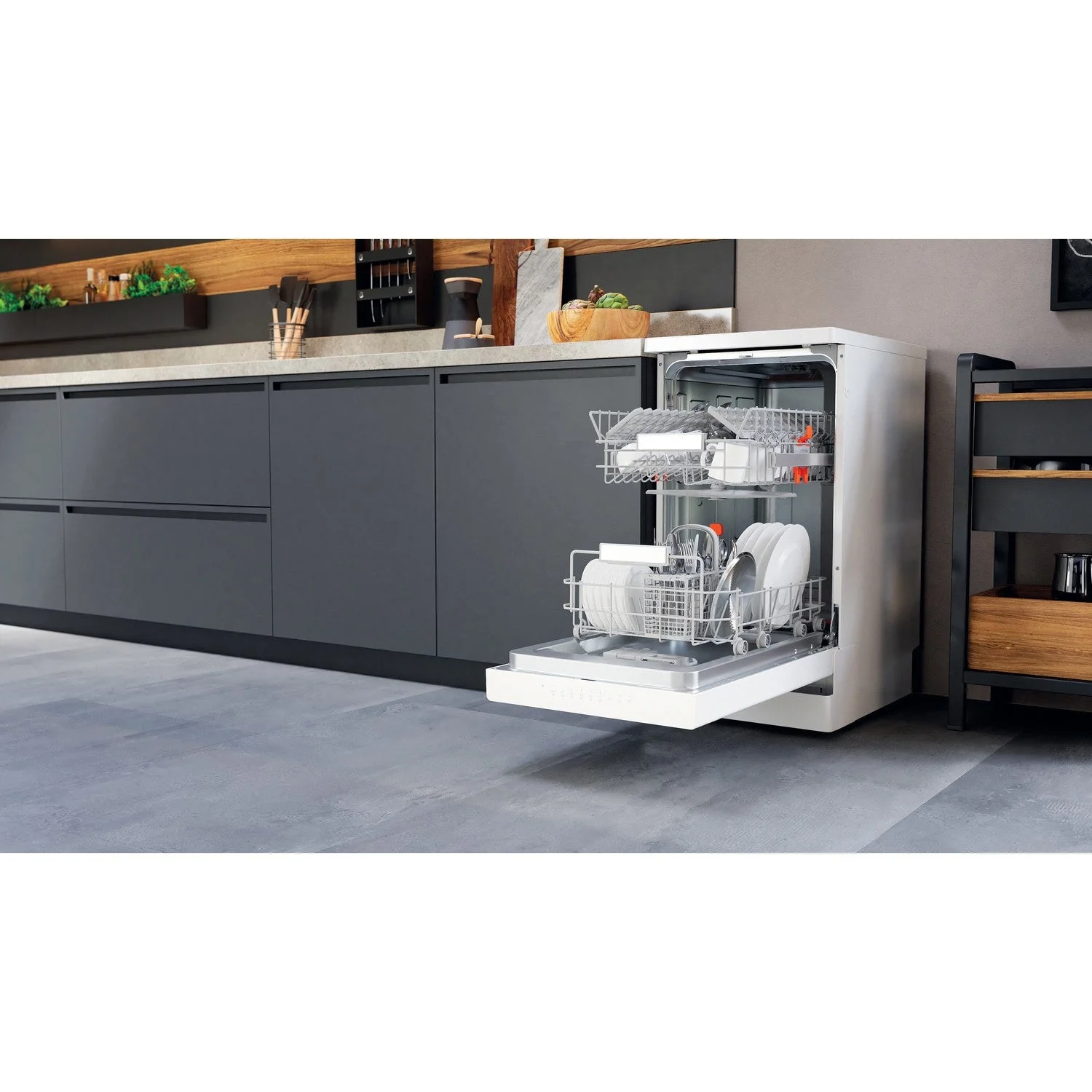 Hotpoint HSFO3T223WUKN Freestanding Slimline Dishwasher 10 Place Setting White - Image 4
