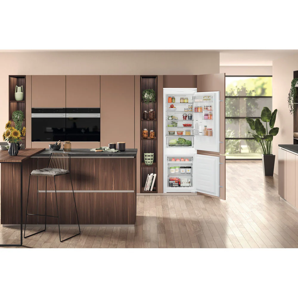 Hotpoint HTC18 T112 UK Integrated Total No Frost 70/30 Fridge Freezer HTC18T112 - Image 4