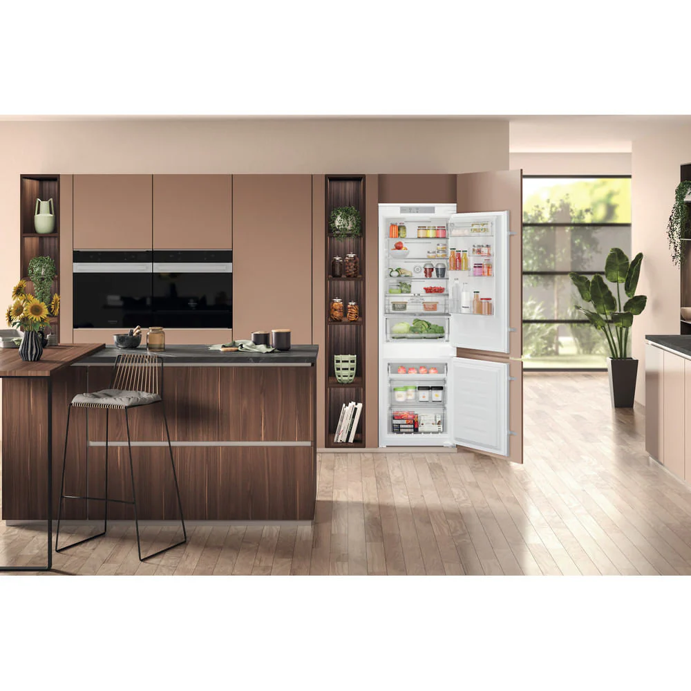 Hotpoint HTC18 T322 UK Integrated Total No Frost 70/30 Fridge Freezer HTC18T322 - Image 3