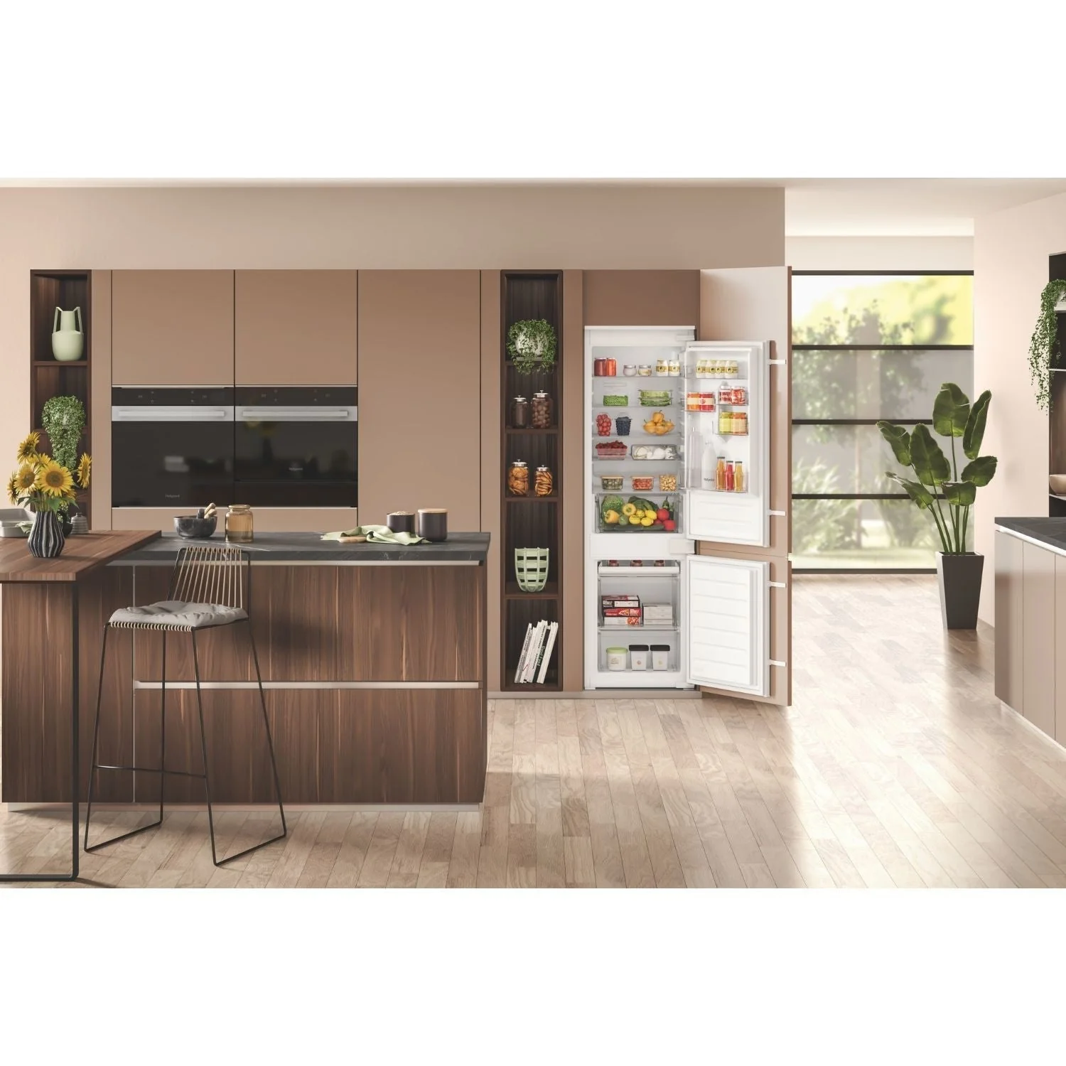 Hotpoint HTC18D011A1 177cm Integrated Low Frost Fridge Freezer - Image 8
