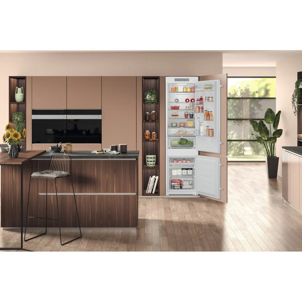 Hotpoint HTC20 T322 UK Integrated Total No Frost 70/30 Fridge Freezer HTC20T322 - Image 4