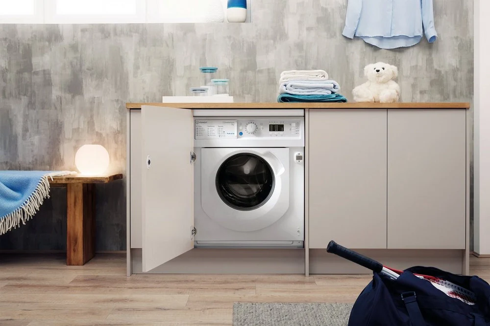 Indesit BIWMIL71252UKN 7kg 1200 Spin Integrated Washing Machine White - Image 3