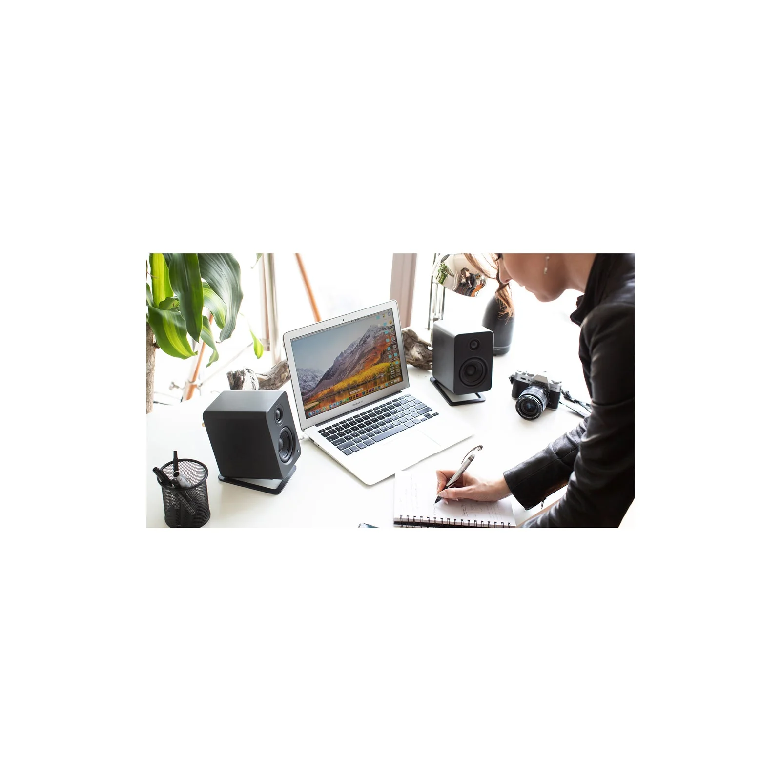 Kanto YU2 Powered Desktop Speakers Matte Black - Image 11