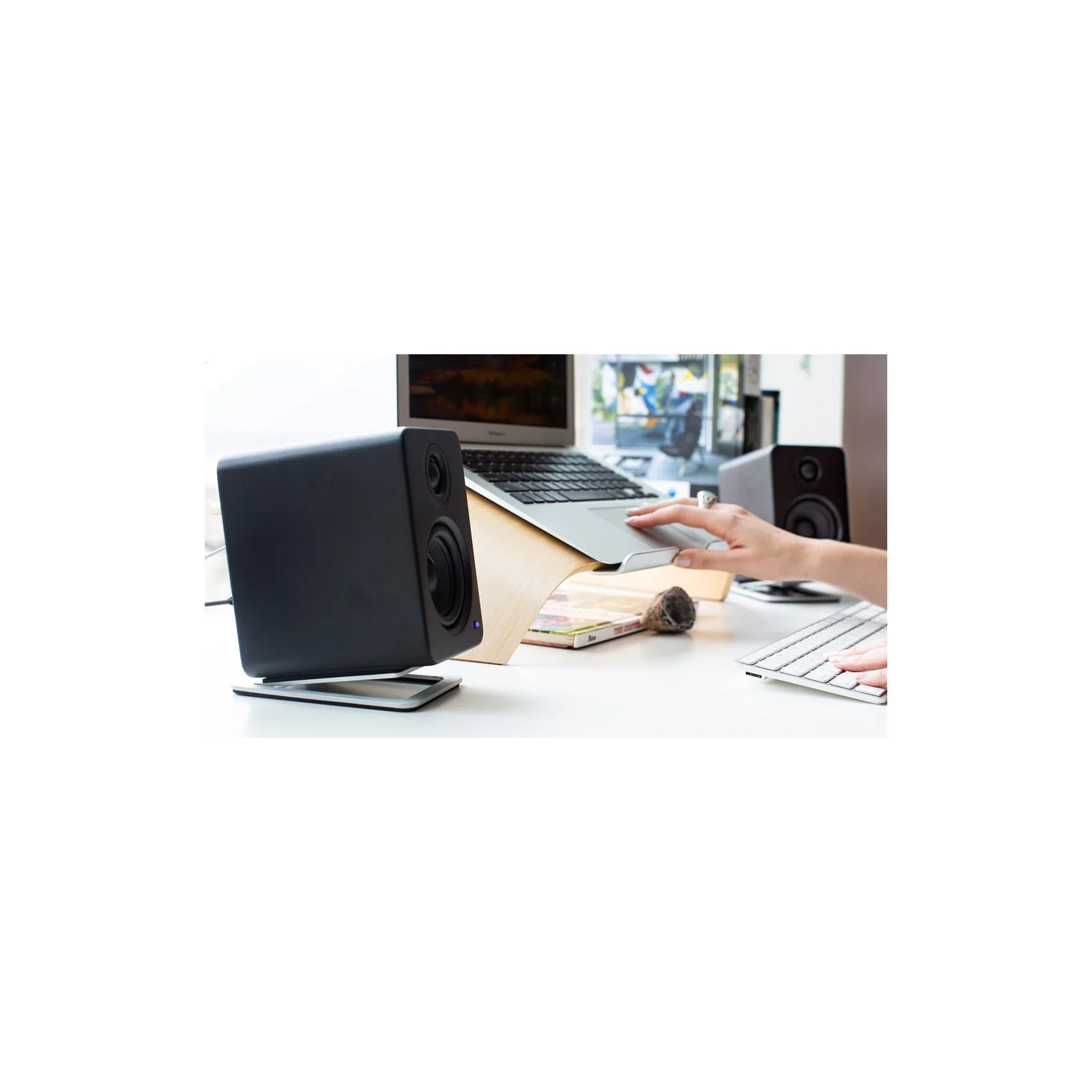 Kanto YU2 Powered Desktop Speakers Matte Black - Image 12