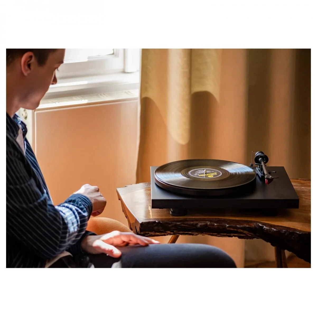 Pro-Ject Debut Carbon EVO Turntable Satin Black and Ruark R3s Music System Charcoal HiFi Package - Image 14