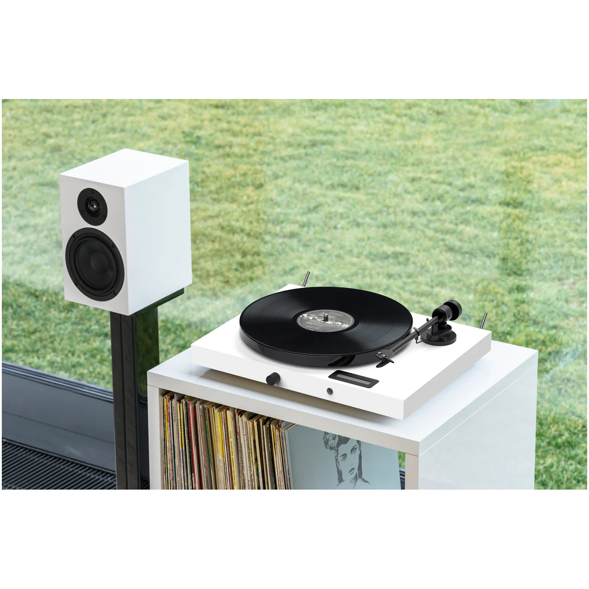 Pro-Ject Juke Box E1 Turntable Set with Speaker Box 5 Speakers White - Image 3