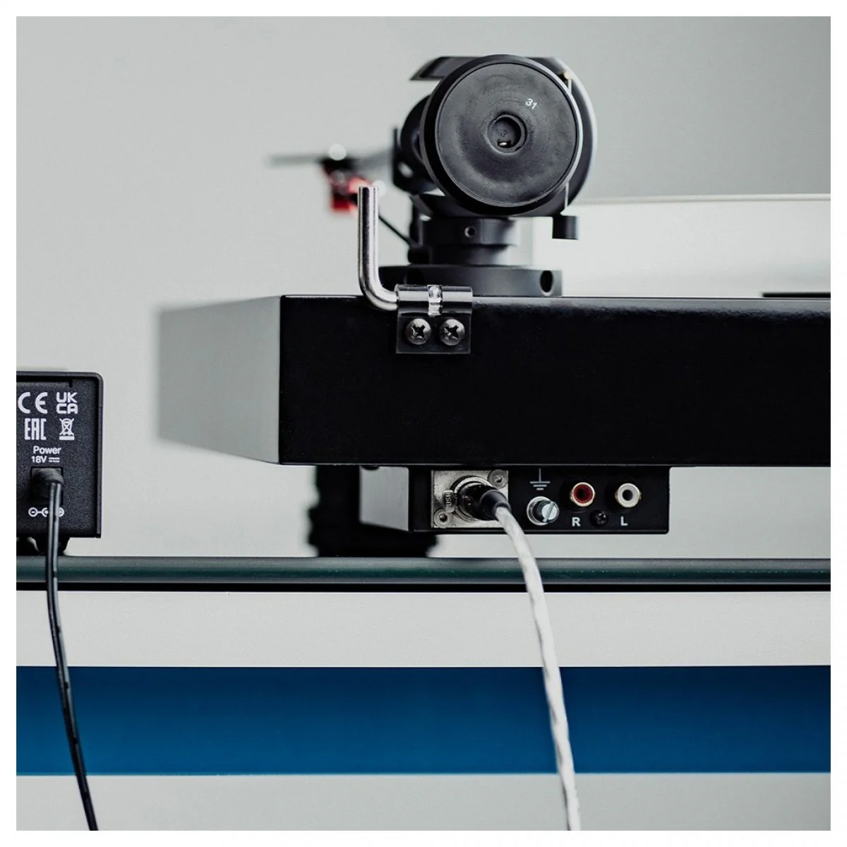Pro-Ject X2 B Balanced Belt Driven Turntable - Satin Black - Image 6