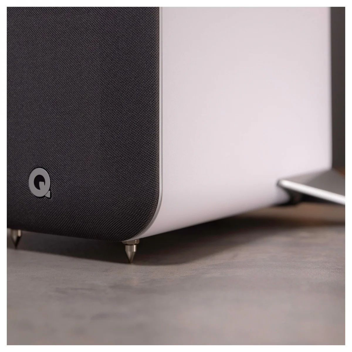 Q Acoustics M40 Powered Bluetooth Floorstanding Speakers Pair White - Image 8