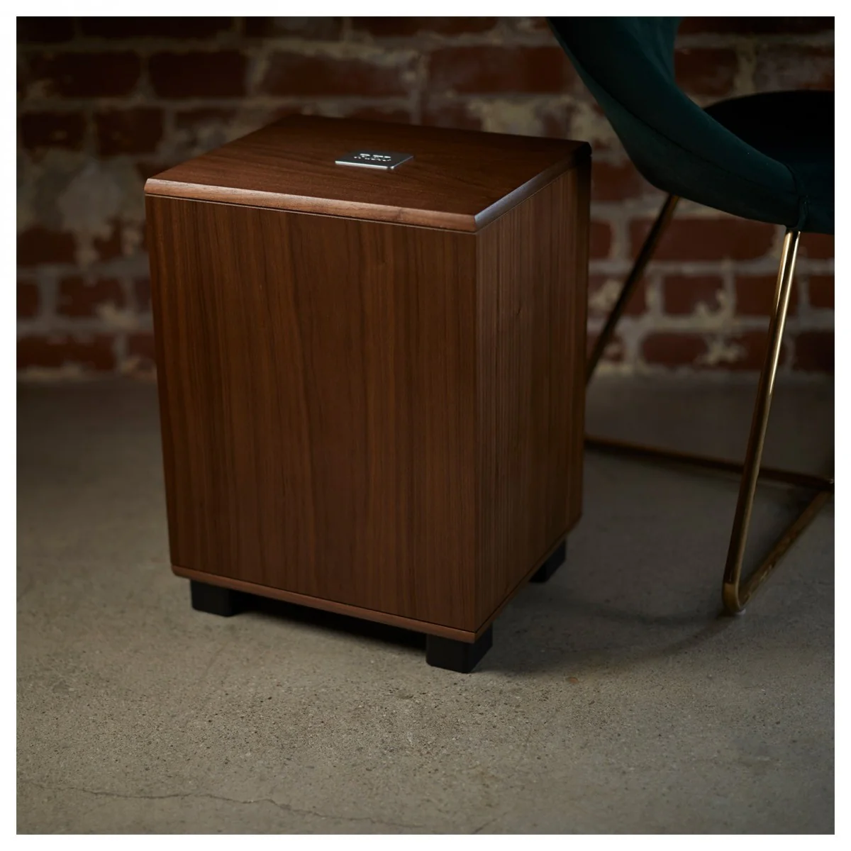 REL Classic 98 Subwoofer - Walnut - Image 7