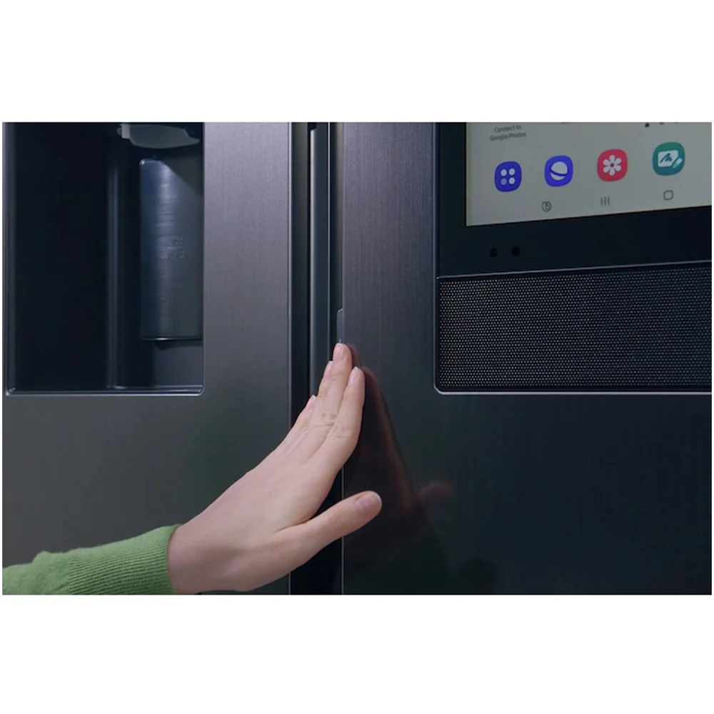 Samsung Bespoke AI RS90F66BETEU Plumbed American Fridge Freezer with Family Hub Silver - Image 8
