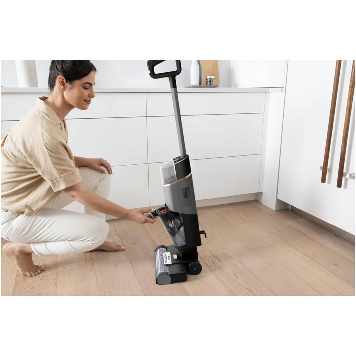 Shark WD210UK HydroVac Cordless Hard Floor Cleaner Charcoal Grey - Image 7