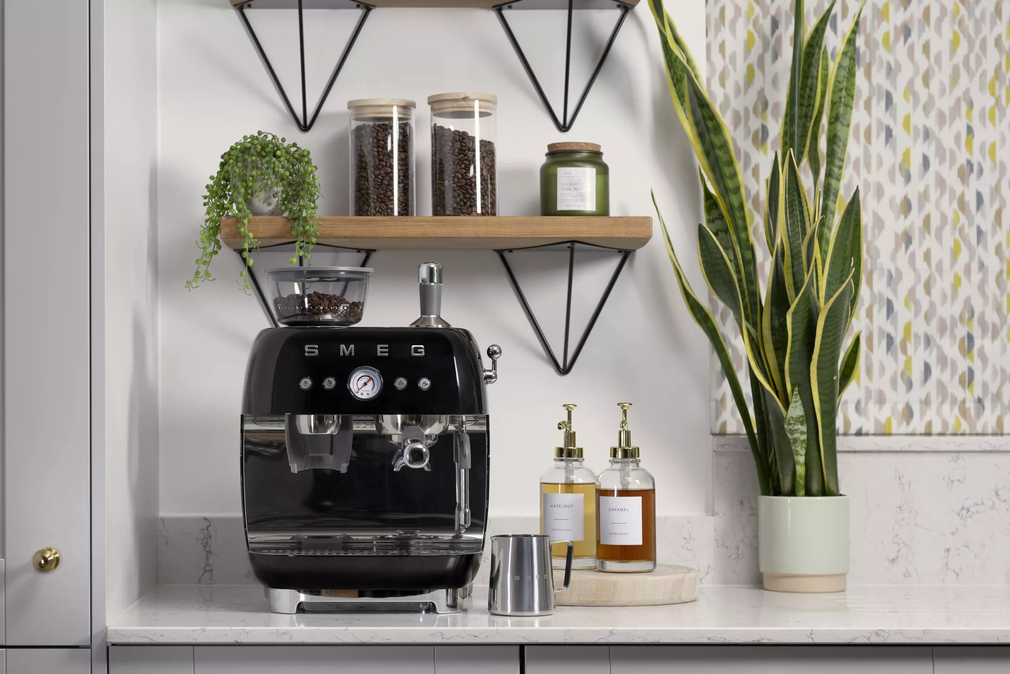 Smeg EGF03BLUK Retro Espresso Coffee Machine with Grinder in Black - Image 6