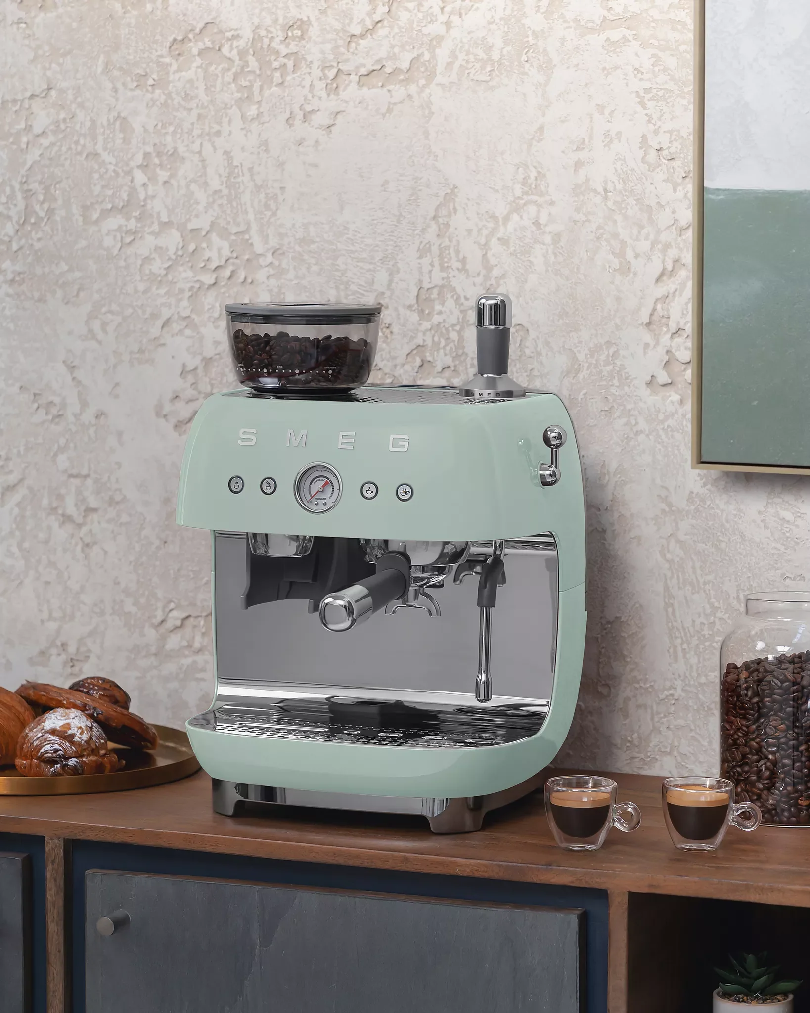 Smeg EGF03PGUK Retro Espresso Coffee Machine with Grinder in Pastel Green - Image 7