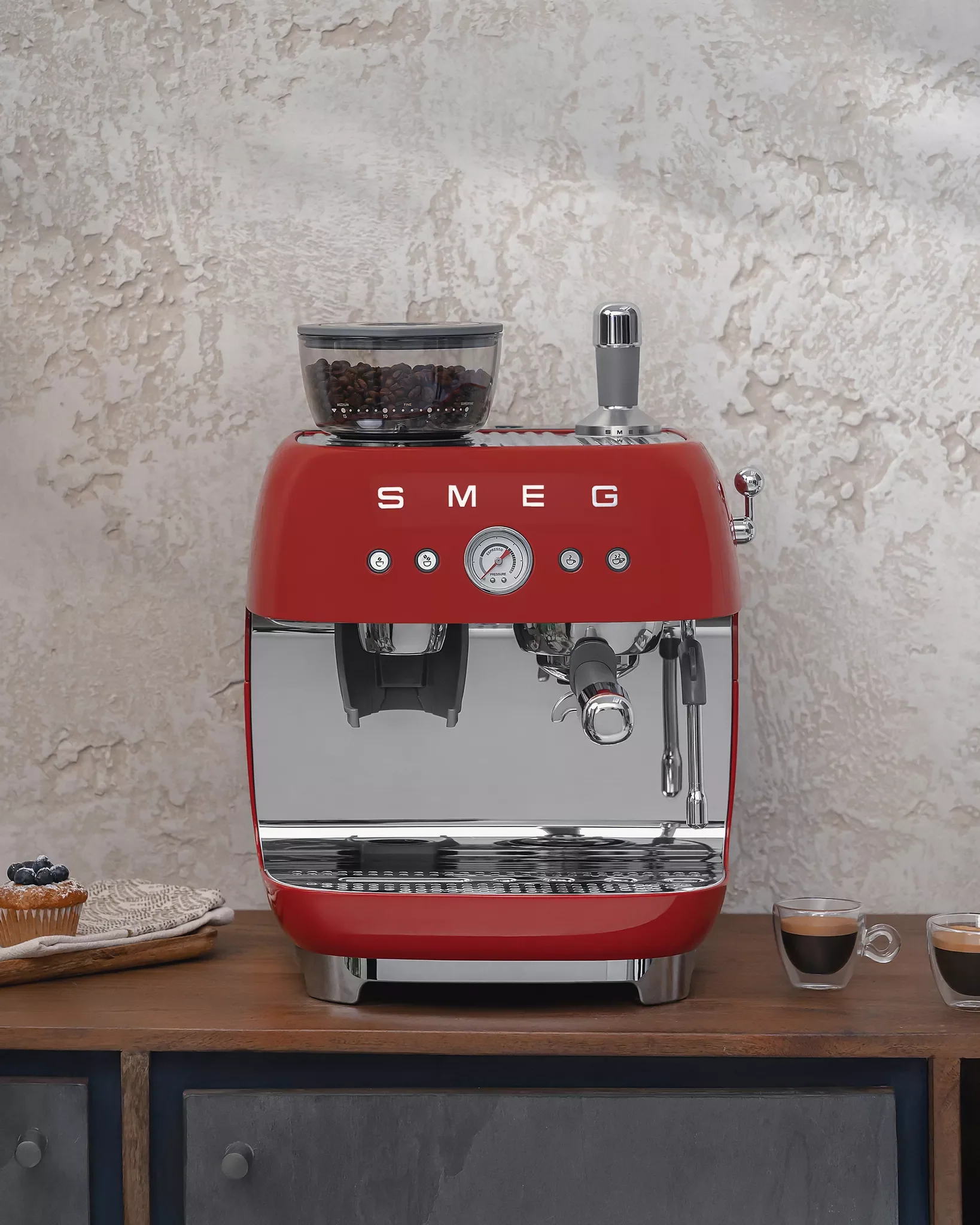 Smeg EGF03RDUK Retro Espresso Coffee Machine with Grinder in Red - Image 6