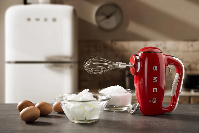 SMEG HMF01RDUK 50s Style Hand Mixer Red - Image 4