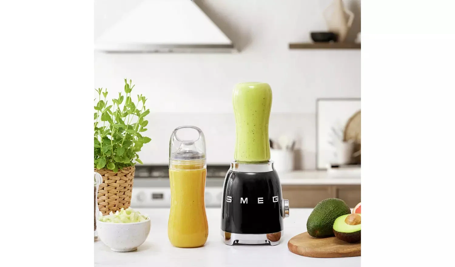 Smeg PBF01BLUK 50s Retro Style Personal Blender Black - Image 5