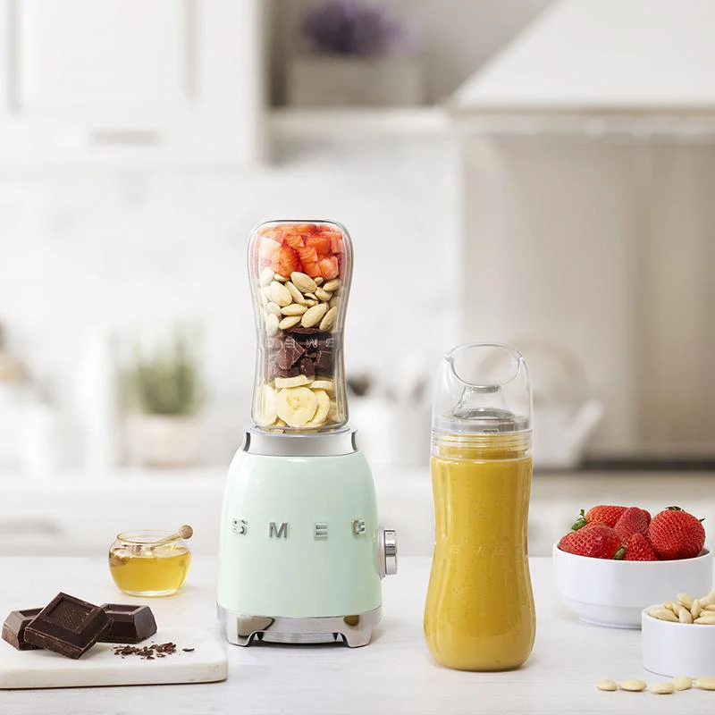 Smeg PBF01PGUK 50s Retro Style Personal Blender Pastel Green - Image 3