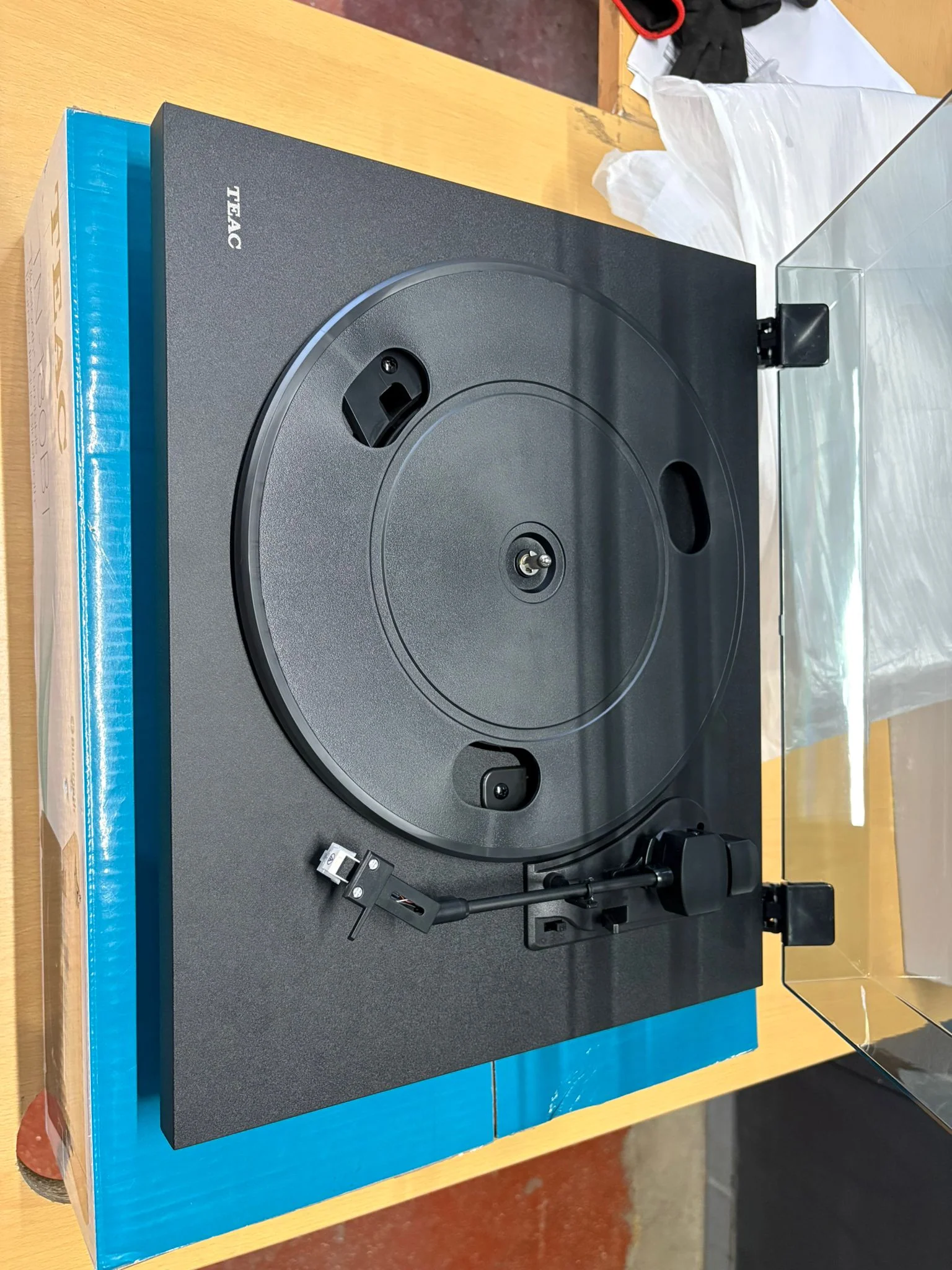 TEAC TN-180BT Bluetooth 3-speed Analog Turntable with Phono EQ in Black Ex-Display Clearance - Image 8