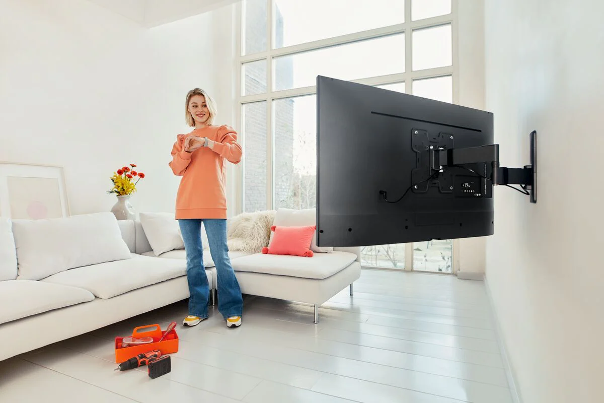 Vogels Quick TVM 1245 Full-Motion TV Wall Mount for TVs from 19 to 43 inches - Open Box Clearance - Image 3