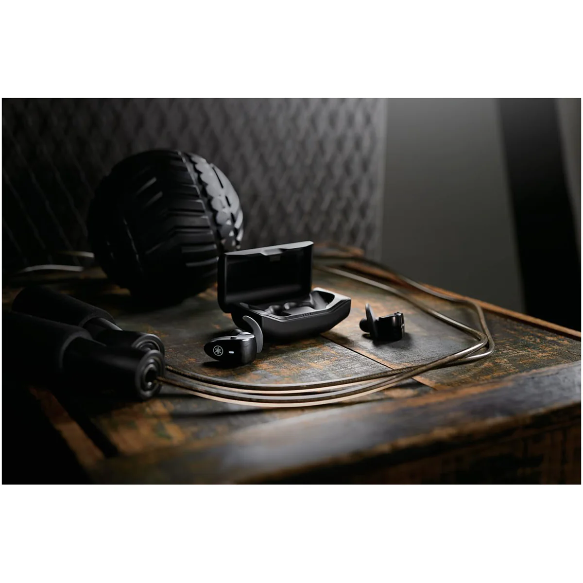 Yamaha TW-ES5A True Sound Wireless Earbuds Black - Image 5
